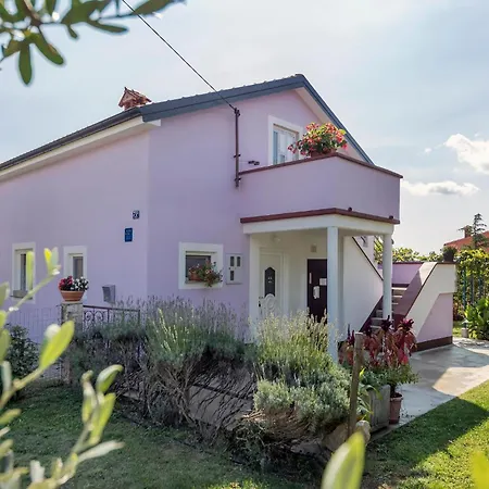 Amazing Home In Vinez בית נופש