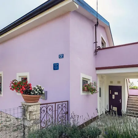 Amazing Home In Vinez * Vinež
